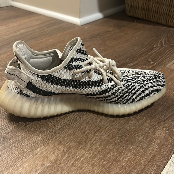 Selling these used adidas Yeezy Boost 350 V2 ‘Zebra’! - Picture 3 of 6